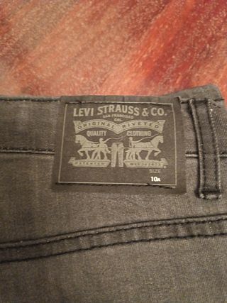 Pantalón Corto Levi's Gris Talla 10AÑOS