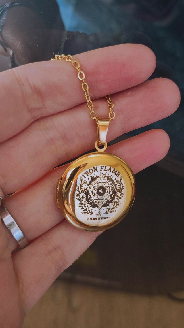 Collar Iron Flame Alas de Sangre Fourth Wing