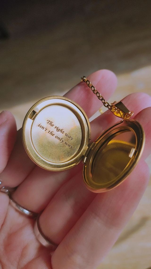 Collar Iron Flame Alas de Sangre Fourth Wing