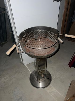 Barbecue a carbonella con ruote