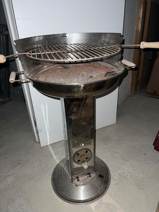 Barbecue a carbonella con ruote