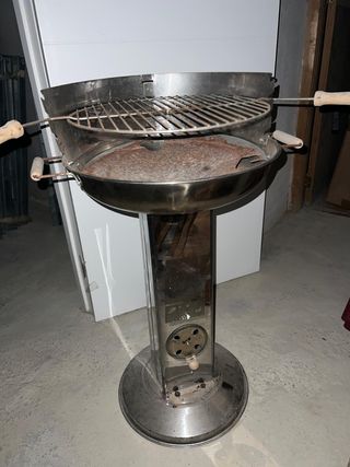 Barbecue a carbonella con ruote