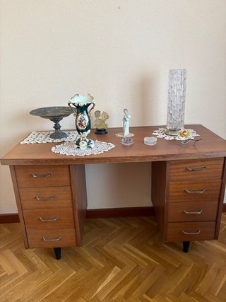 Mesa de escritorio de madera