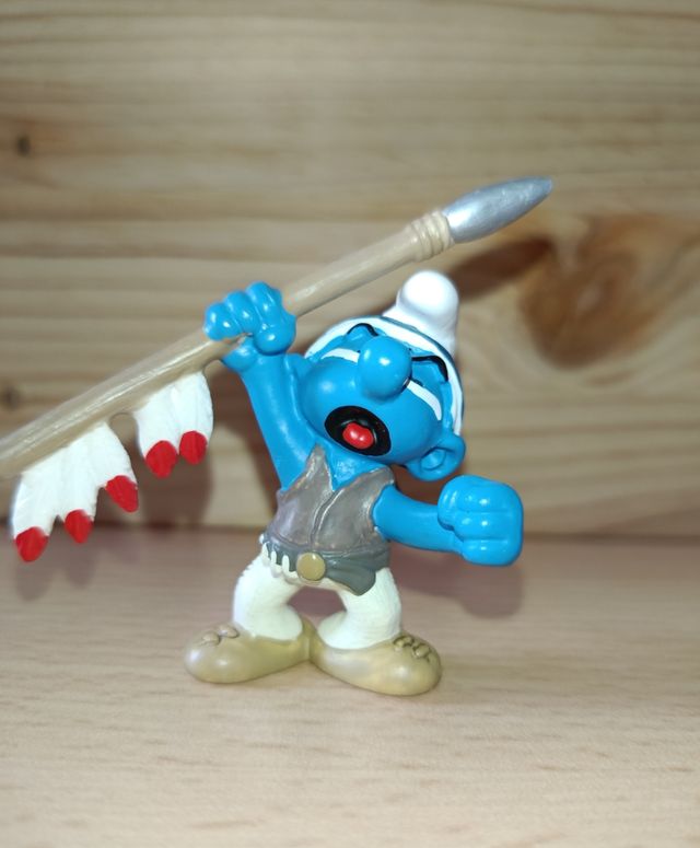 Puffo indiano con lancia