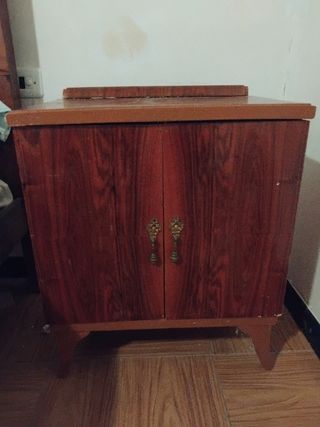 Due comodini antichi