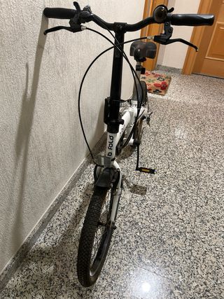 Bicicleta plegable blanca