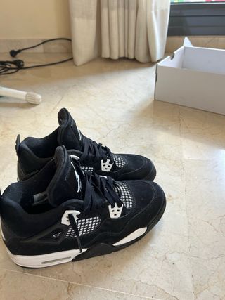 Jordan 4 White Thunder 2025