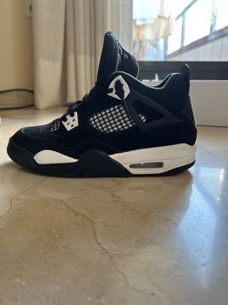 Jordan 4 White Thunder 2025