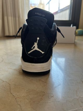 Jordan 4 White Thunder 2025