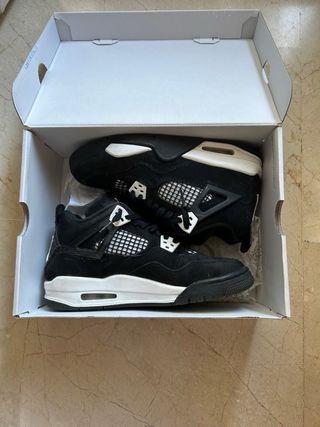 Jordan 4 White Thunder 2025