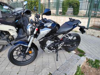 Moto Honda CB125R Negra