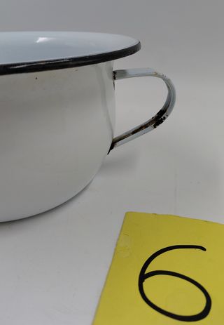 Pitale vintage in metallo smaltato