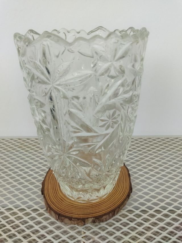 Jarrón de cristal tallado