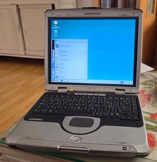 Portátil antiguo Compaq Presario 700 Windows 2000