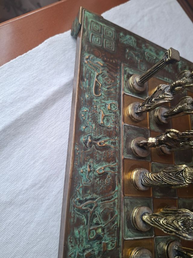 Ajedrez Griego Bronce Macizo Hecho a Mano