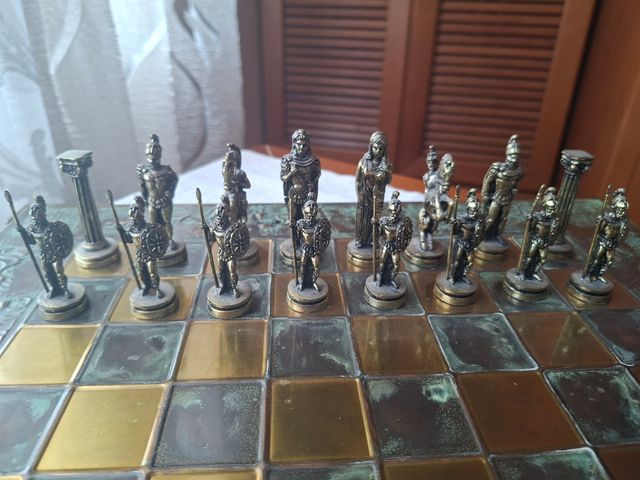 Ajedrez Griego Bronce Macizo Hecho a Mano