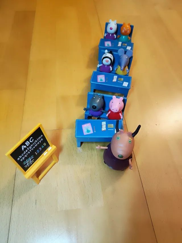 Casa y colegio de Peppa Pig