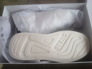 Zapatillas Guess Blancas y Negras