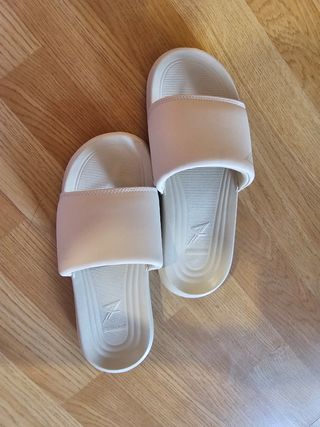 Chancletas Beige sin estrenar.