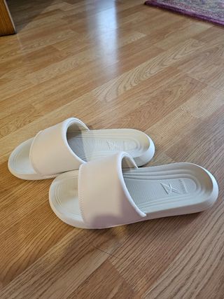 Chancletas Beige sin estrenar.