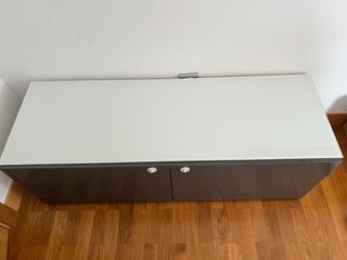 Aparador Ikea Bestå Gris y Blanco