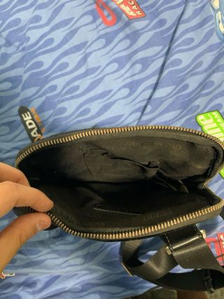 Bandolera Guess Negra