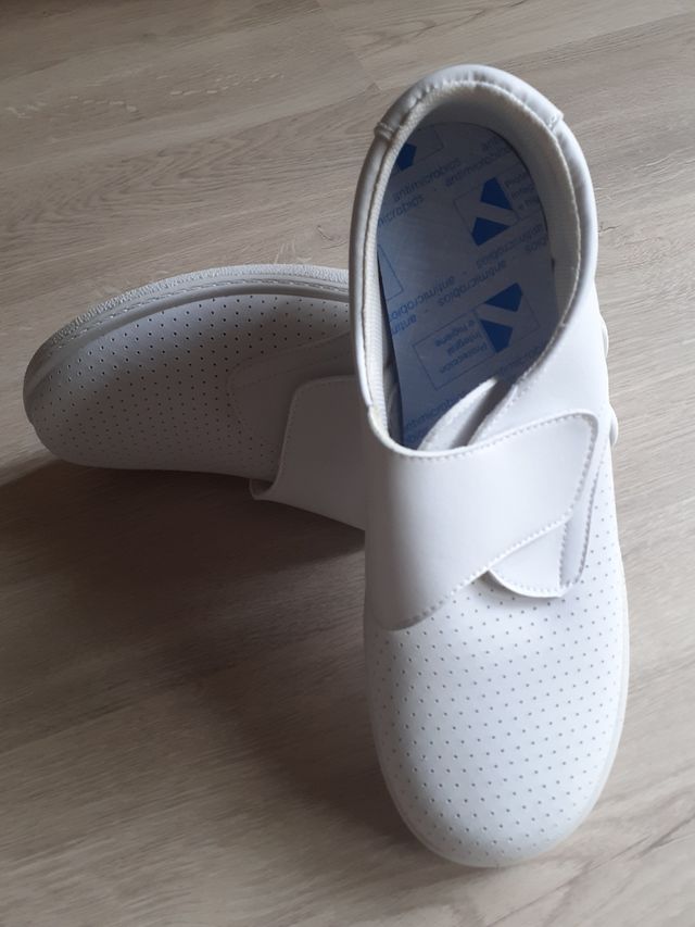 Zuecos Sanitarios Blancos Talla 41