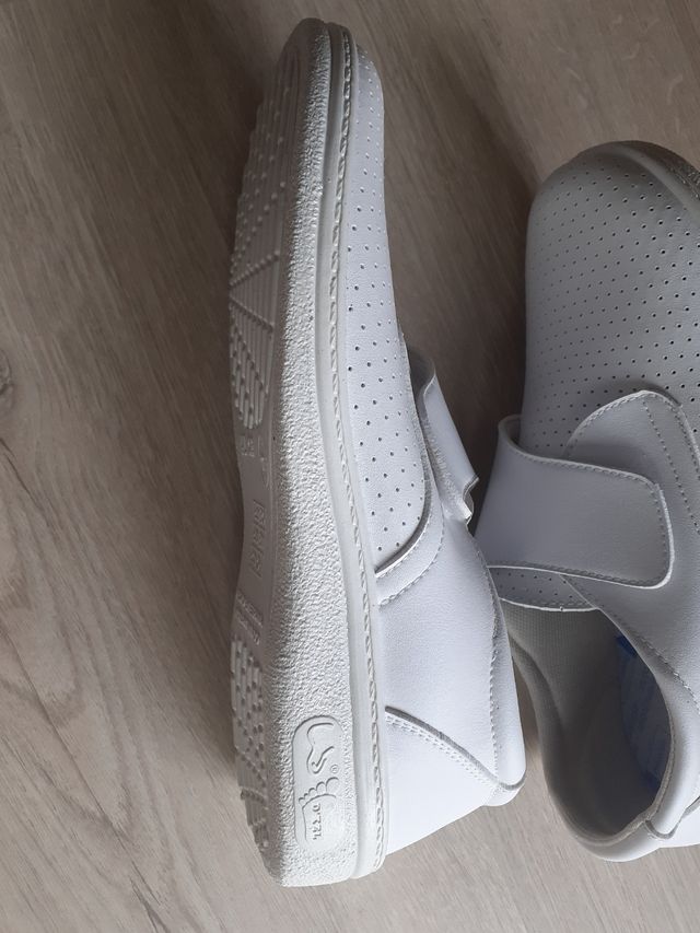 Zuecos Sanitarios Blancos Talla 41