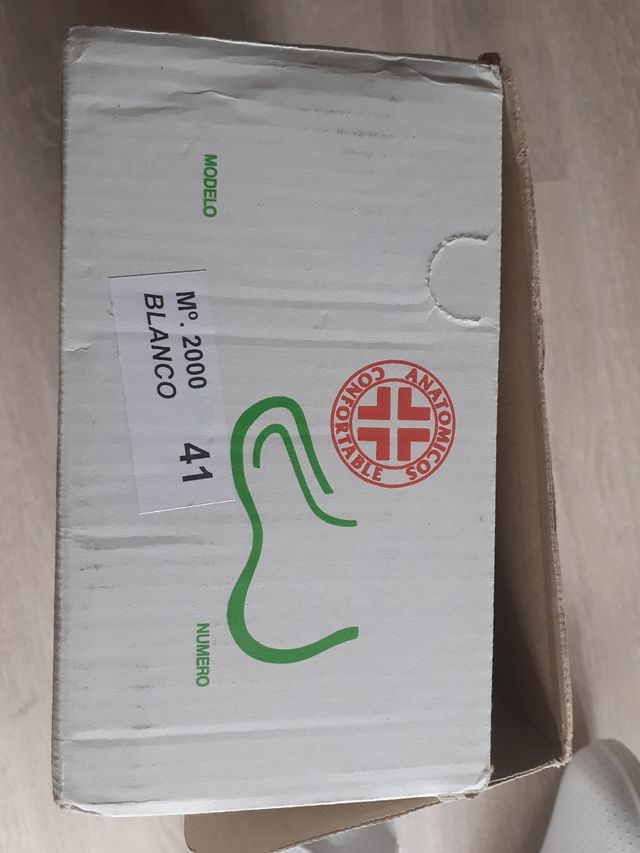 Zuecos Sanitarios Blancos Talla 41