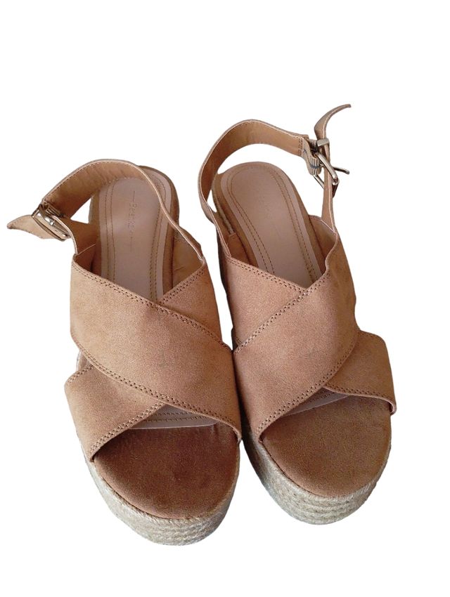 Sandalias de cuña marrones