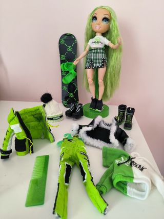 Rainbow High Muñeca Verde Snowboard