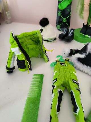 Rainbow High Muñeca Verde Snowboard