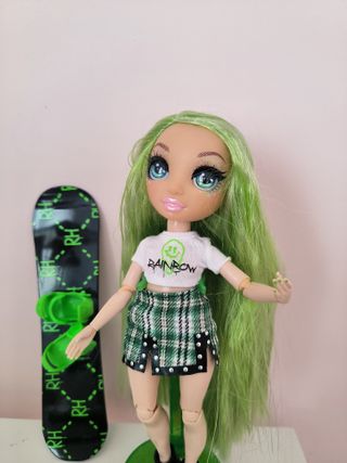 Rainbow High Muñeca Verde Snowboard