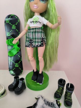 Rainbow High Muñeca Verde Snowboard