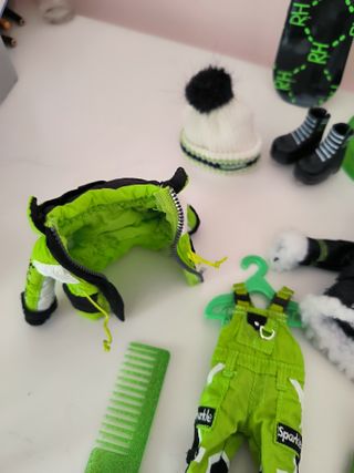 Rainbow High Muñeca Verde Snowboard