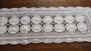 Runner uncinetto bianco