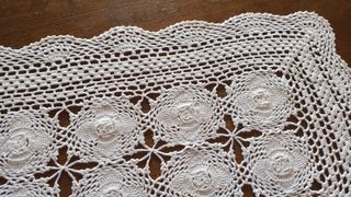 Runner uncinetto bianco