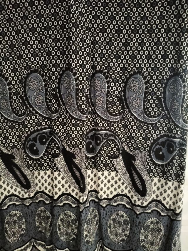 Vestido estampado negro con cremallera