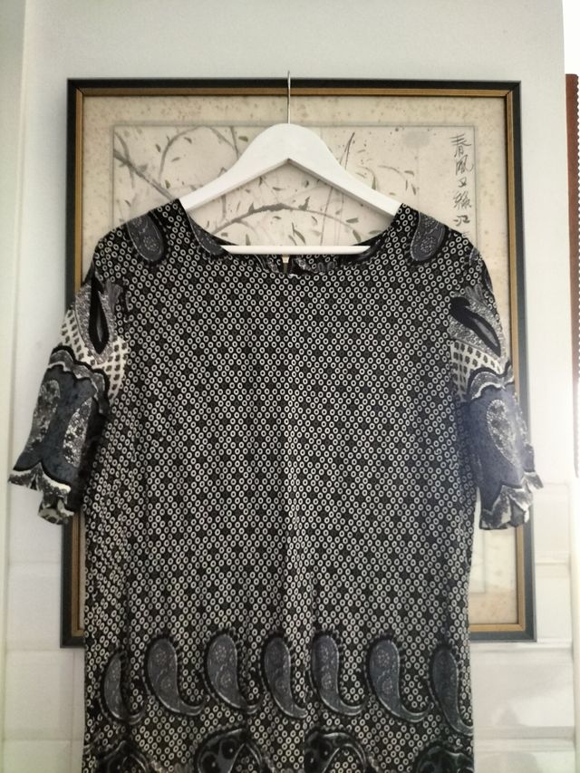 Vestido estampado negro con cremallera