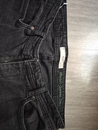 Pantalón vaquero negro Mango