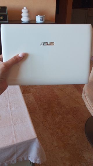 Portátil Asus Eee PC 1025C  Windows 7