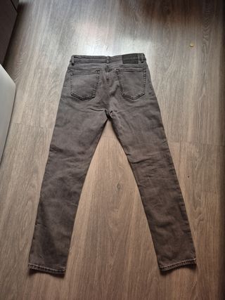 Pantalón vaquero gris Mango