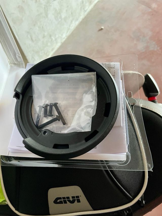 Borsa Serbatoio Givi xs319 + flangia BF50 Suzuki