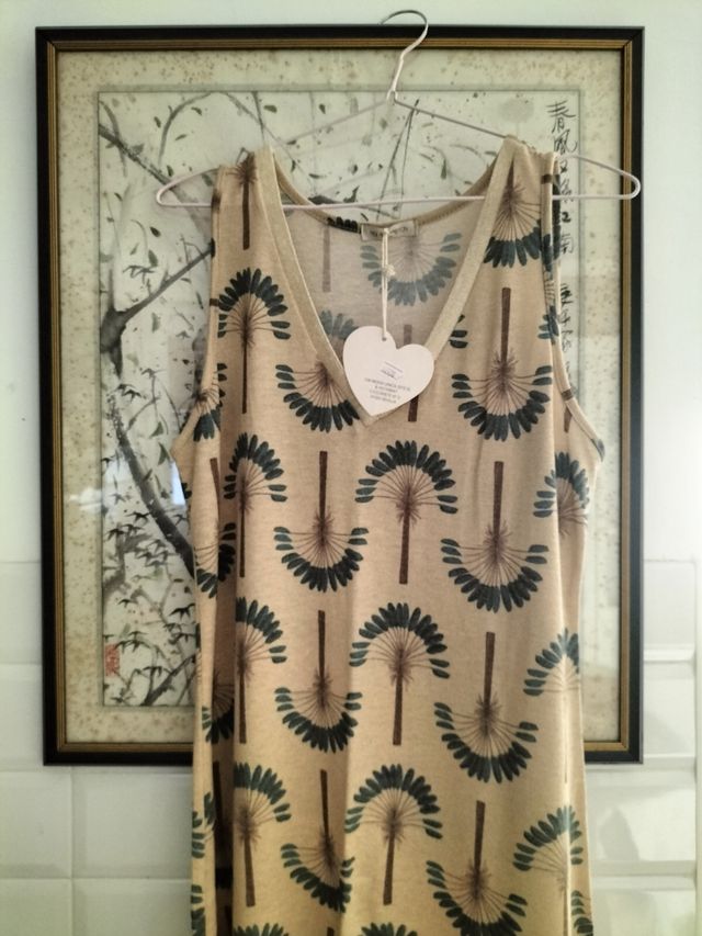 Vestido estampado floral beige y verde