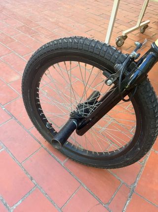 Bicicleta BMX color crema