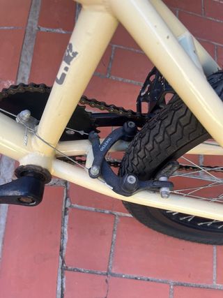 Bicicleta BMX color crema