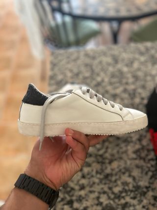 Zapatillas Blancas con Estrella Negra