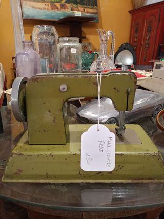 Máquina de coser pequeña vintage