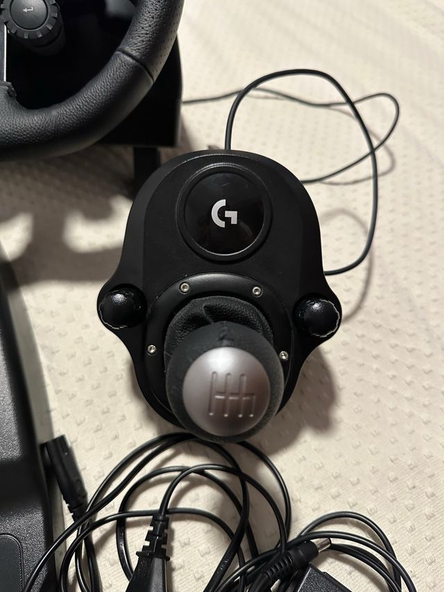 Volante Logitech G923 con Pedales y Palanca