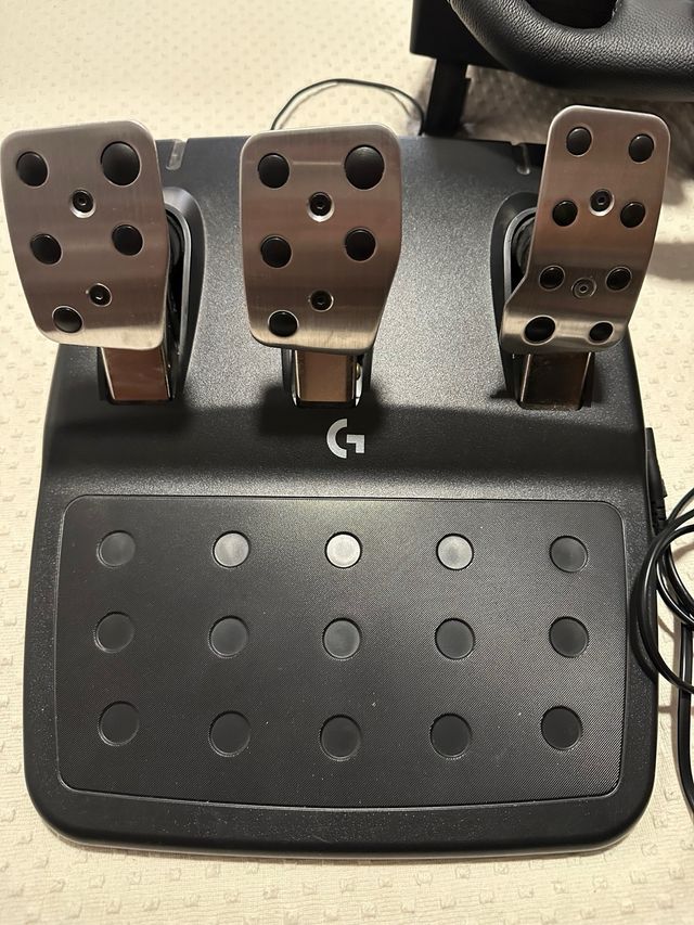 Volante Logitech G923 con Pedales y Palanca